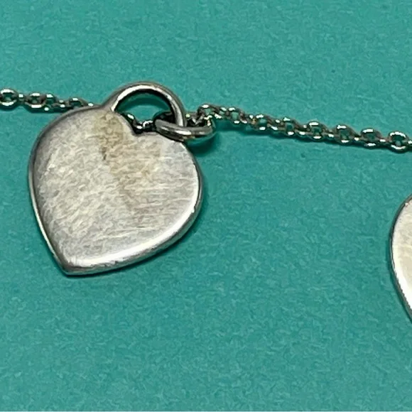 Tiffany & Co. mini double heart necklace in silver - Picture 3 of 9